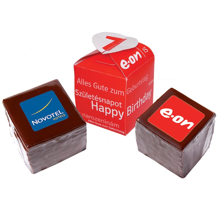 Torte im Würfelkarton