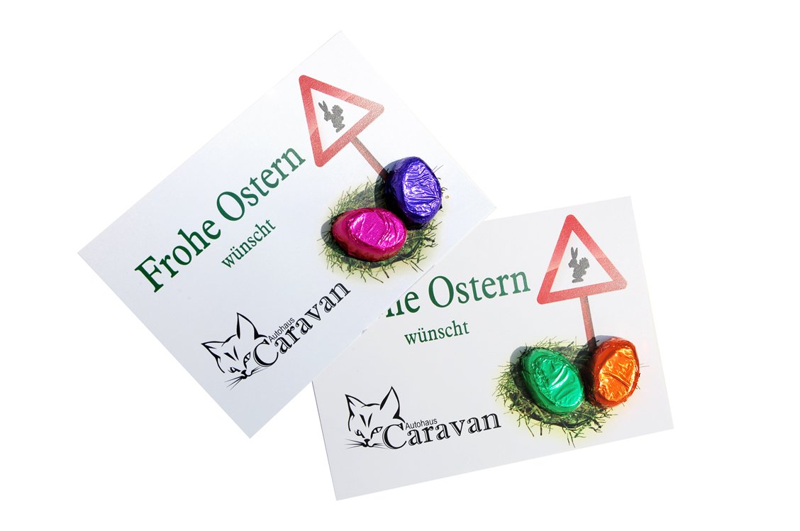 Zwei Pralinen-Nougateier auf Karte